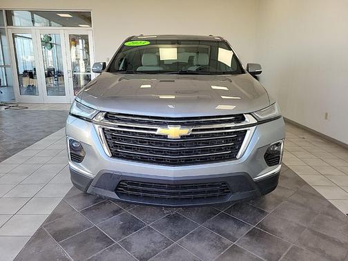 Sterling Gray Metallic 2023 Chevrolet Traverse LT Cloth