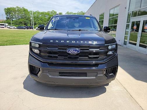 Black Metallic 2025 Ford Expedition Active