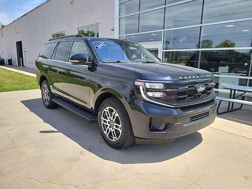 Black Metallic 2025 Ford Expedition Active