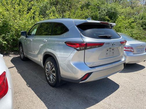 Celestial Silver Metallic 2021 Toyota Highlander Hybrid Platinum