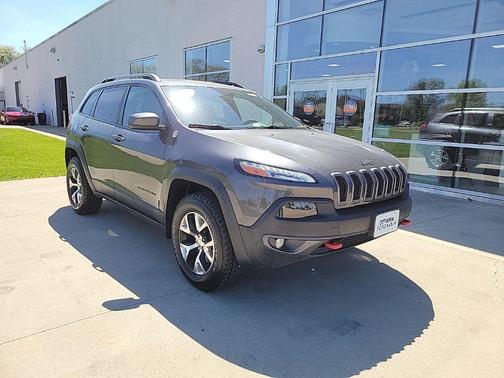 Granite Crystal Metallic Clearcoat 2015 Jeep Cherokee Trailhawk