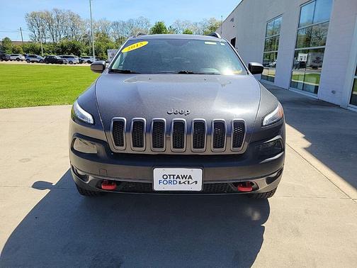 Granite Crystal Metallic Clearcoat 2015 Jeep Cherokee Trailhawk