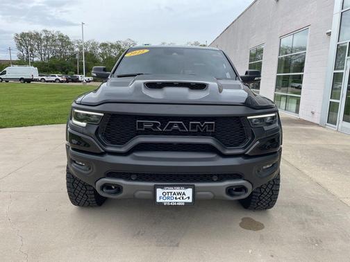 Diamond Black Crystal Pearlcoat 2022 RAM 1500 TRX