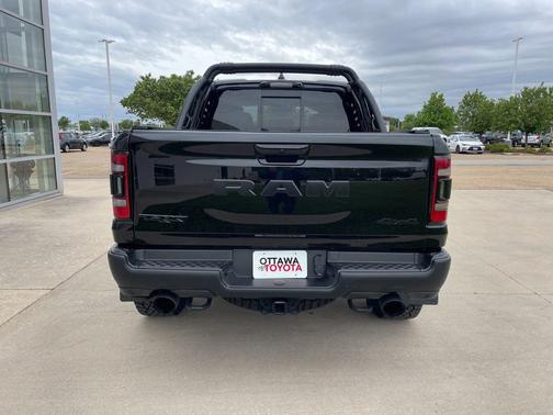 Diamond Black Crystal Pearlcoat 2022 RAM 1500 TRX
