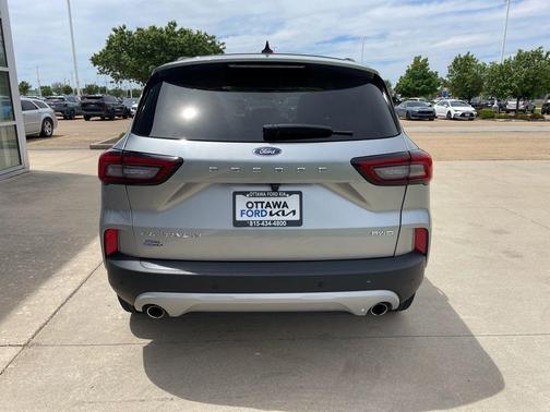 Iconic Silver Metallic 2023 Ford Escape Platinum