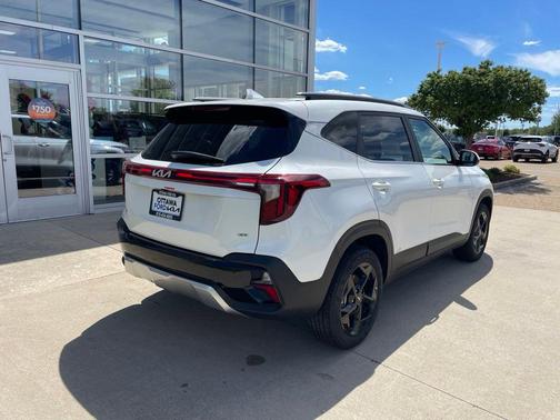 Snow White Pearl 2026 Kia Seltos EX