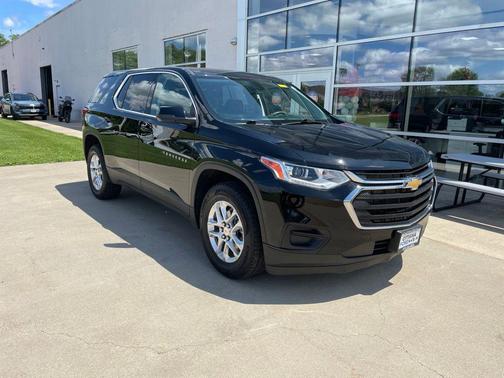 Mosaic Black Metallic 2021 Chevrolet Traverse LS