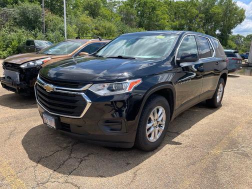 Mosaic Black Metallic 2021 Chevrolet Traverse LS