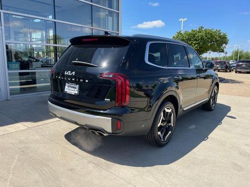 Ebony Black 2023 Kia Telluride S
