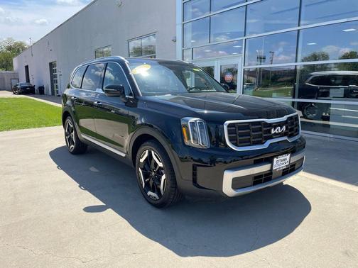 Ebony Black 2023 Kia Telluride S