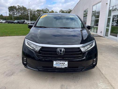 Crystal Black Pearl 2024 Honda Odyssey EX-L