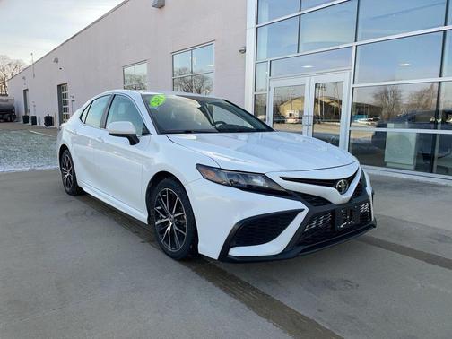 2024 Toyota Camry SE