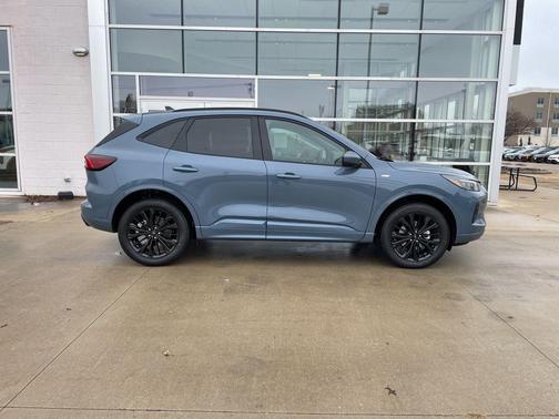 2026 Ford Escape ST-Line Elite