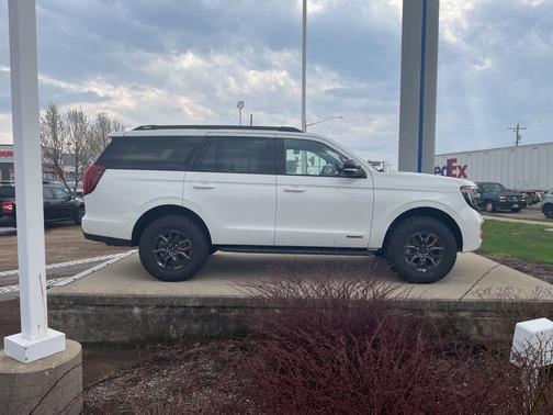 Star White Metallic Tri-Coat 2026 Ford Expedition Tremor