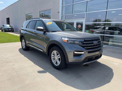 Carbonized Gray Metallic 2024 Ford Explorer XLT