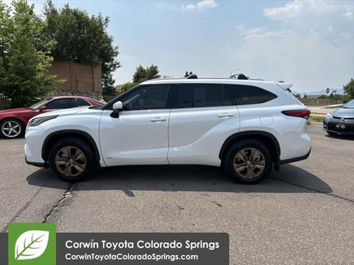 2022 Toyota Highlander Hybrid XLE