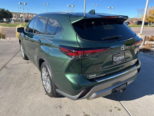 2025 Toyota Highlander Hybrid Platinum