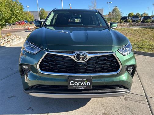 2025 Toyota Highlander Hybrid Platinum