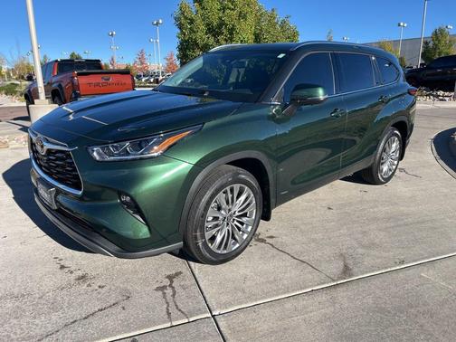 2025 Toyota Highlander Hybrid Platinum