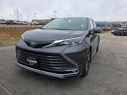 2025 Toyota Sienna Platinum