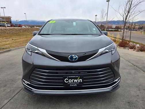 2025 Toyota Sienna Platinum