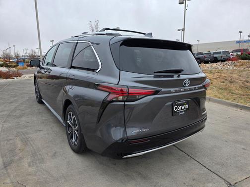 2025 Toyota Sienna Platinum