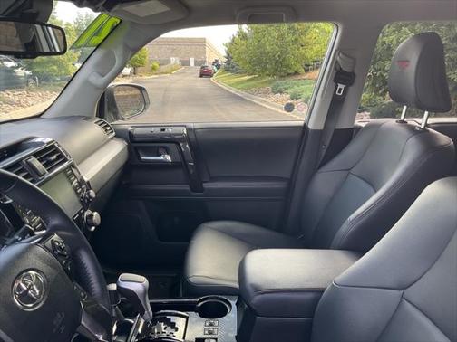 Photo 5 of 31 of 2021 Toyota 4Runner TRD Off Road Premium