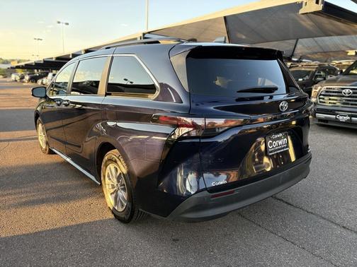 2024 Toyota Sienna XLE 8 Passenger