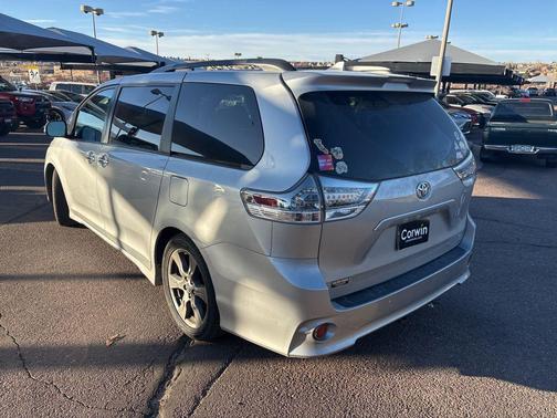 2020 Toyota Sienna SE