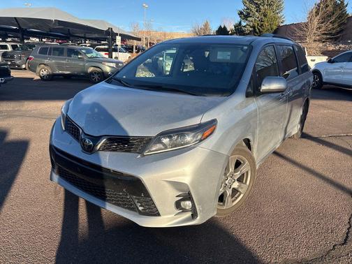 2020 Toyota Sienna SE
