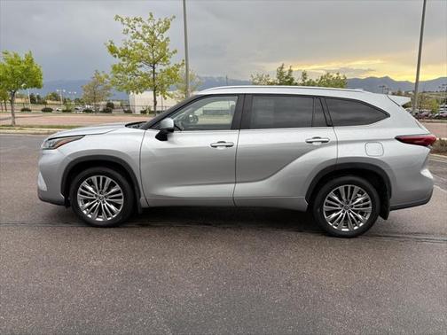 2023 Toyota Highlander Platinum
