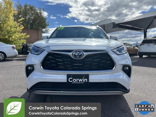2022 Toyota Highlander Hybrid Platinum