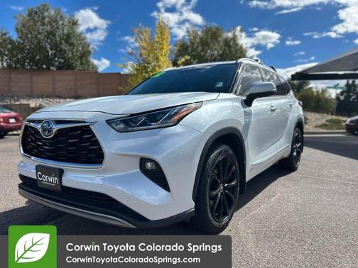 2022 Toyota Highlander Hybrid Platinum
