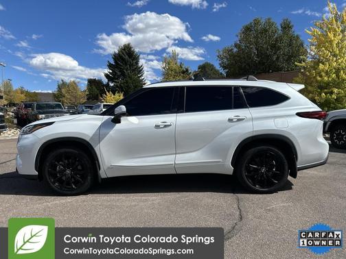 2022 Toyota Highlander Hybrid Platinum