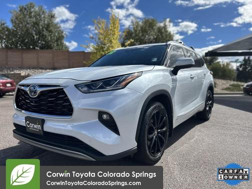 2022 Toyota Highlander Hybrid Platinum
