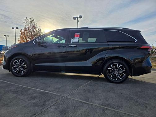 2025 Toyota Sienna Platinum