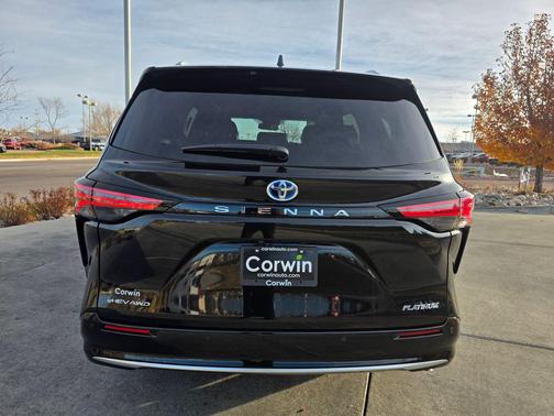 2025 Toyota Sienna Platinum