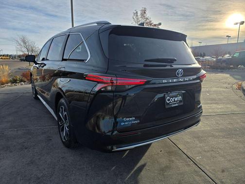 2025 Toyota Sienna Platinum