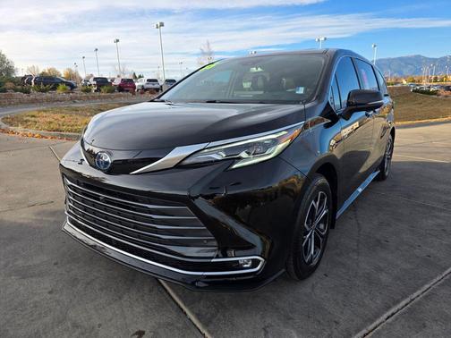 2025 Toyota Sienna Platinum