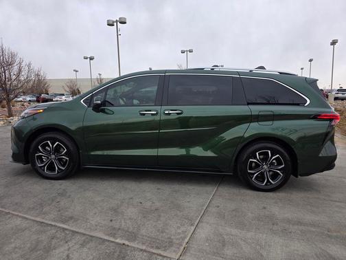 2025 Toyota Sienna Platinum