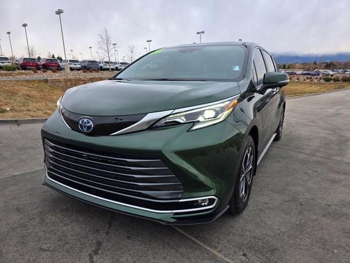 2025 Toyota Sienna Platinum