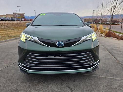 2025 Toyota Sienna Platinum