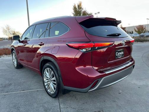 2023 Toyota Highlander Platinum