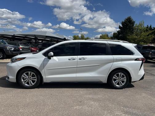 2022 Toyota Sienna Platinum 7 Passenger