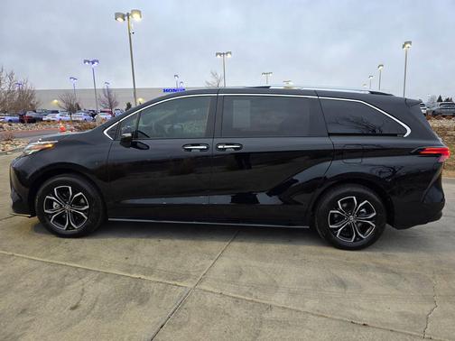 2025 Toyota Sienna Platinum
