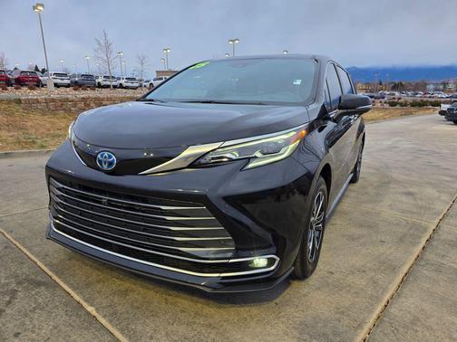 2025 Toyota Sienna Platinum