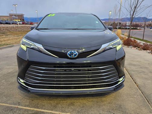 2025 Toyota Sienna Platinum