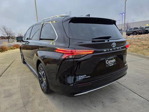 2025 Toyota Sienna Platinum