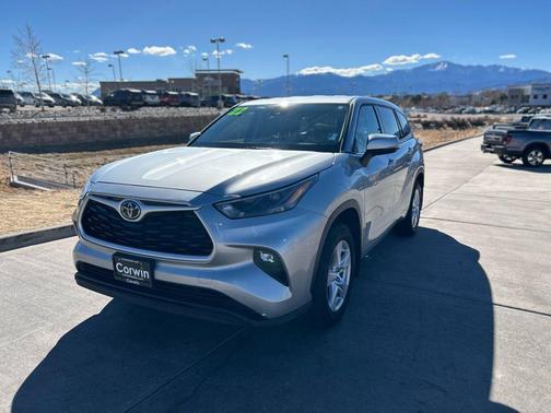 2022 Toyota Highlander LE