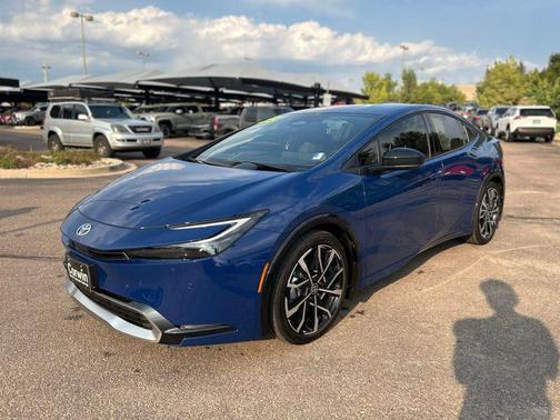 2025 Toyota Prius Plug-In Hybrid SE